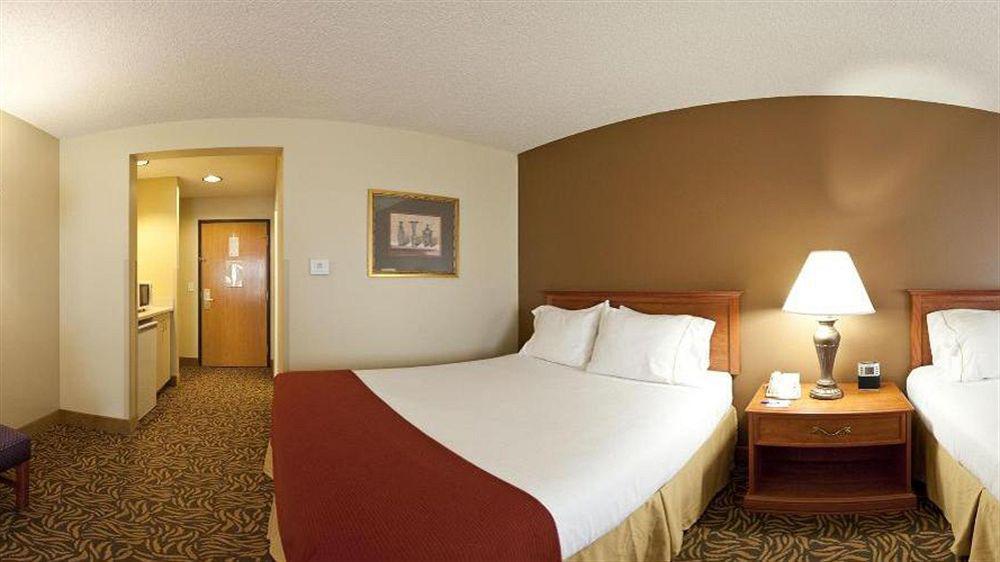 Holiday Inn Express Hotel & Suites Columbus By Ihg Extérieur photo