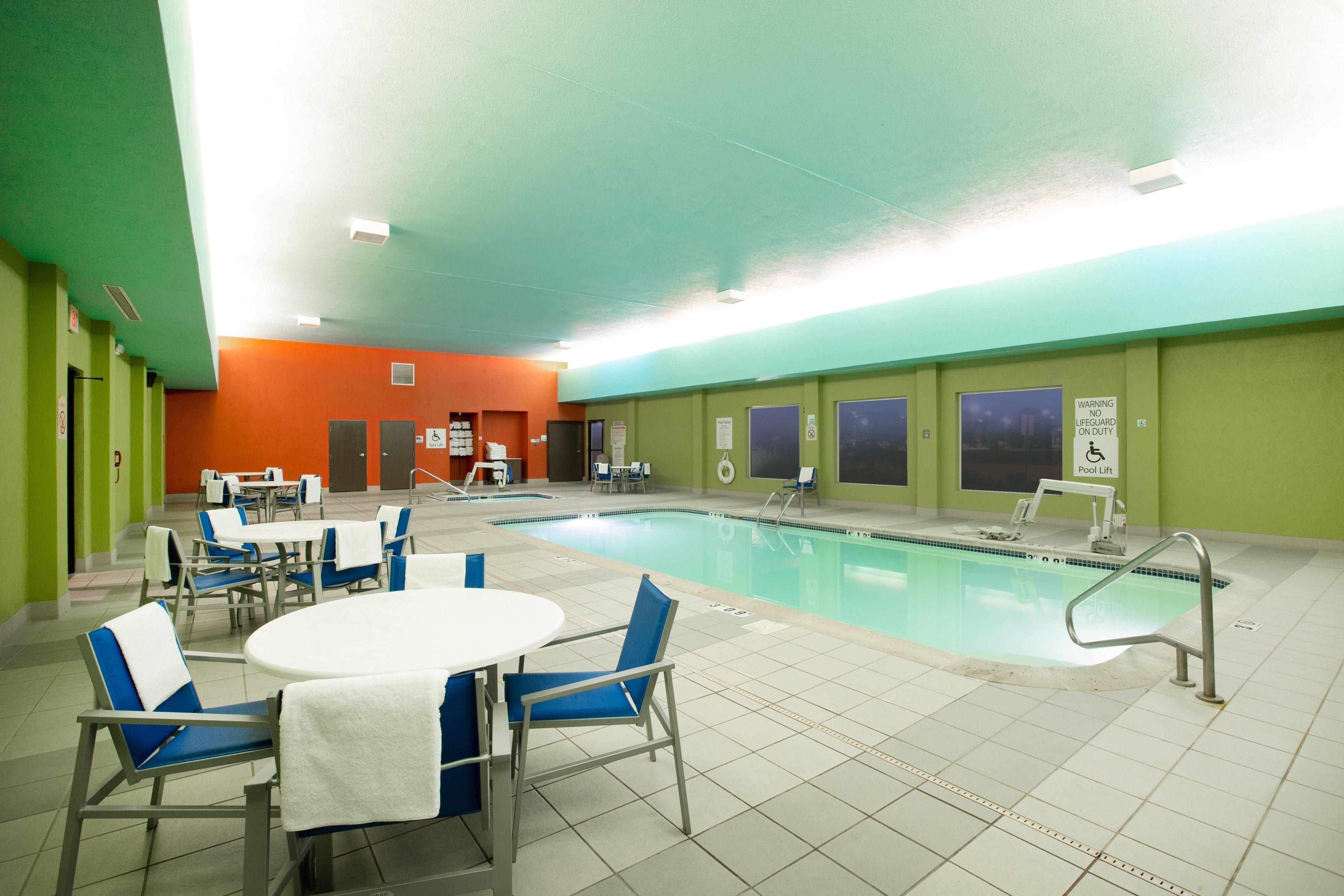 Holiday Inn Express Hotel & Suites Columbus By Ihg Extérieur photo
