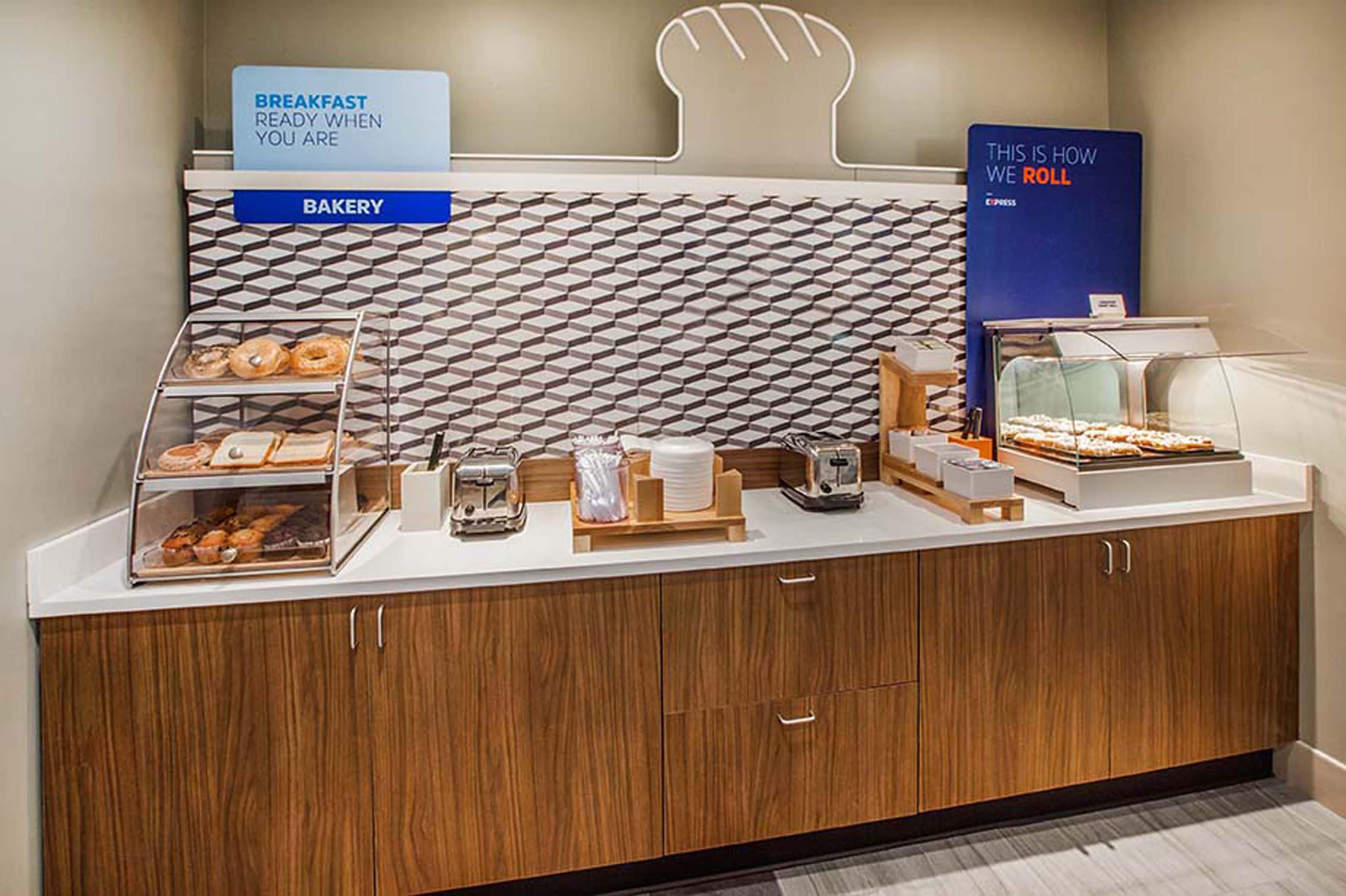 Holiday Inn Express Hotel & Suites Columbus By Ihg Extérieur photo
