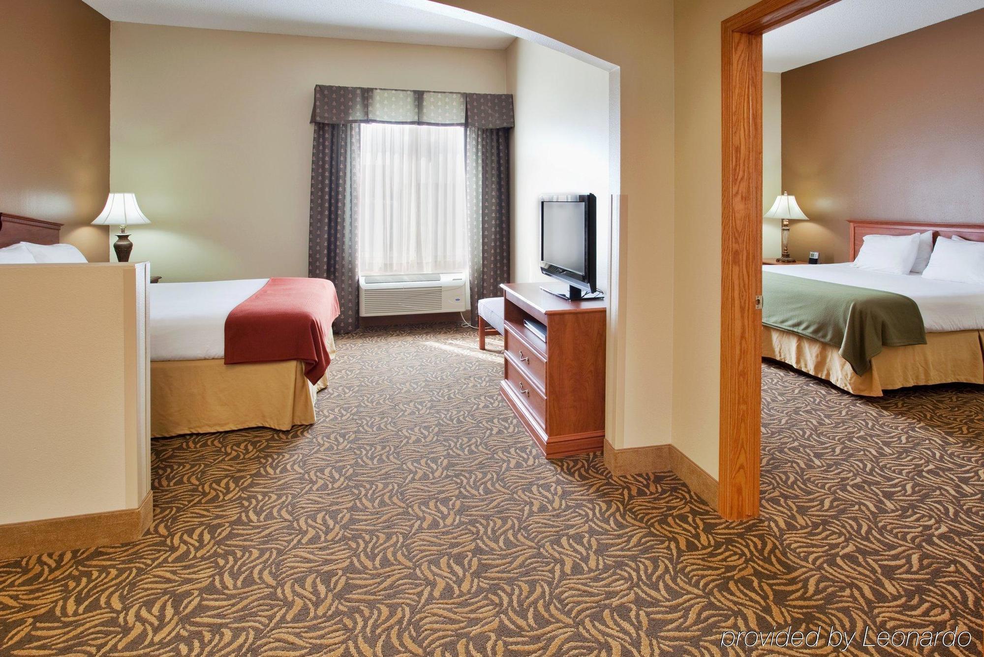 Holiday Inn Express Hotel & Suites Columbus By Ihg Extérieur photo