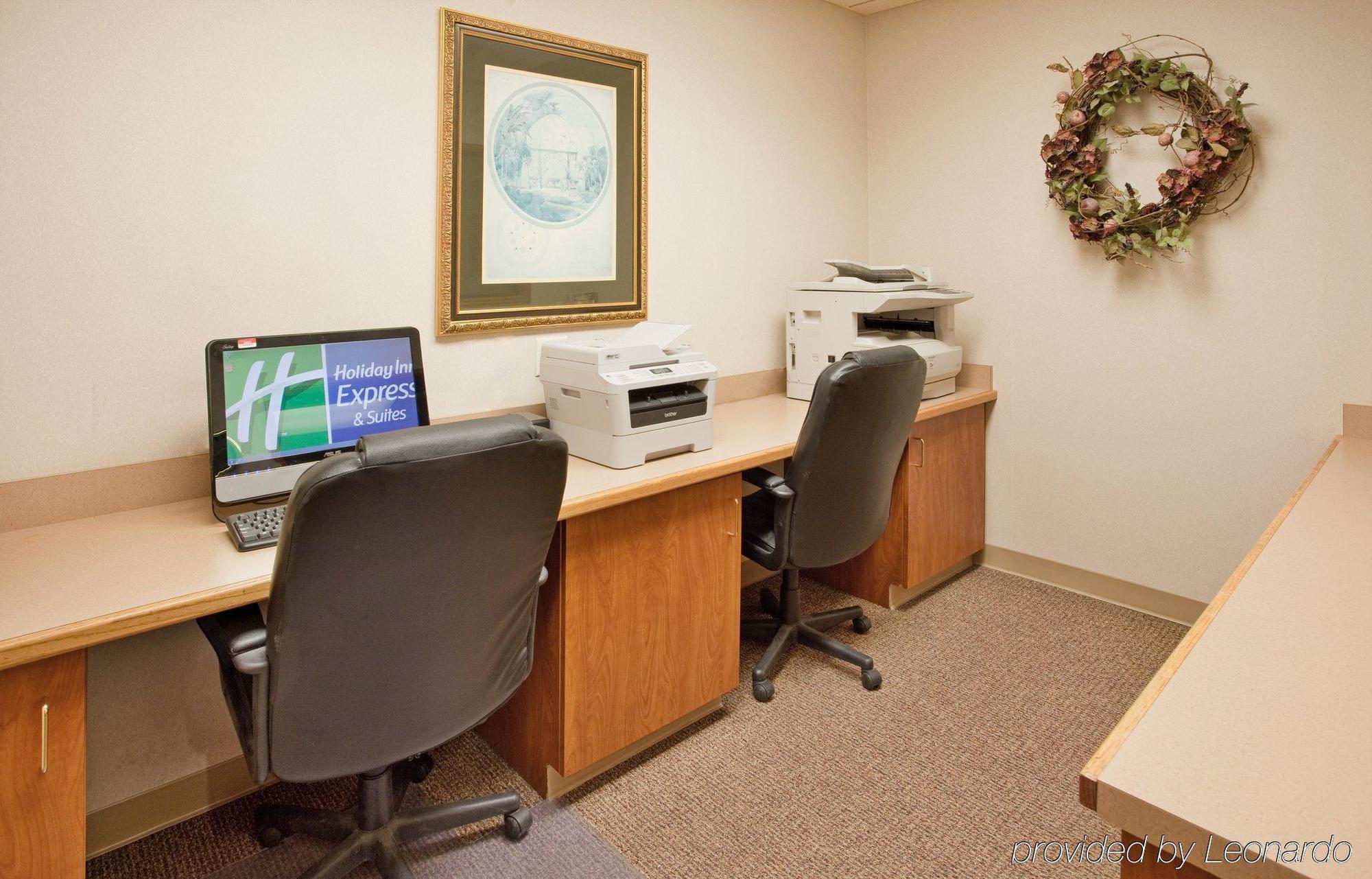 Holiday Inn Express Hotel & Suites Columbus By Ihg Extérieur photo