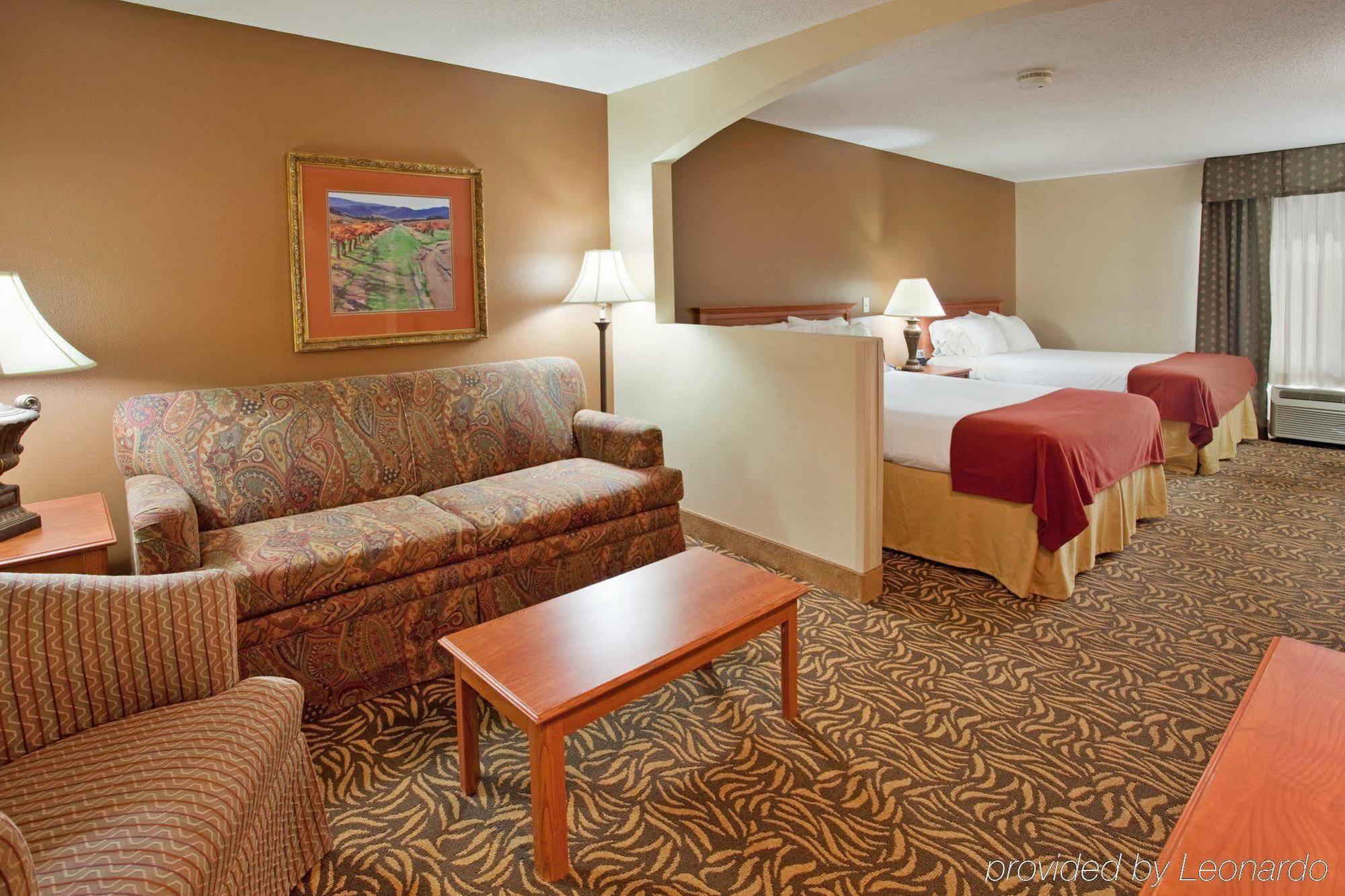 Holiday Inn Express Hotel & Suites Columbus By Ihg Extérieur photo