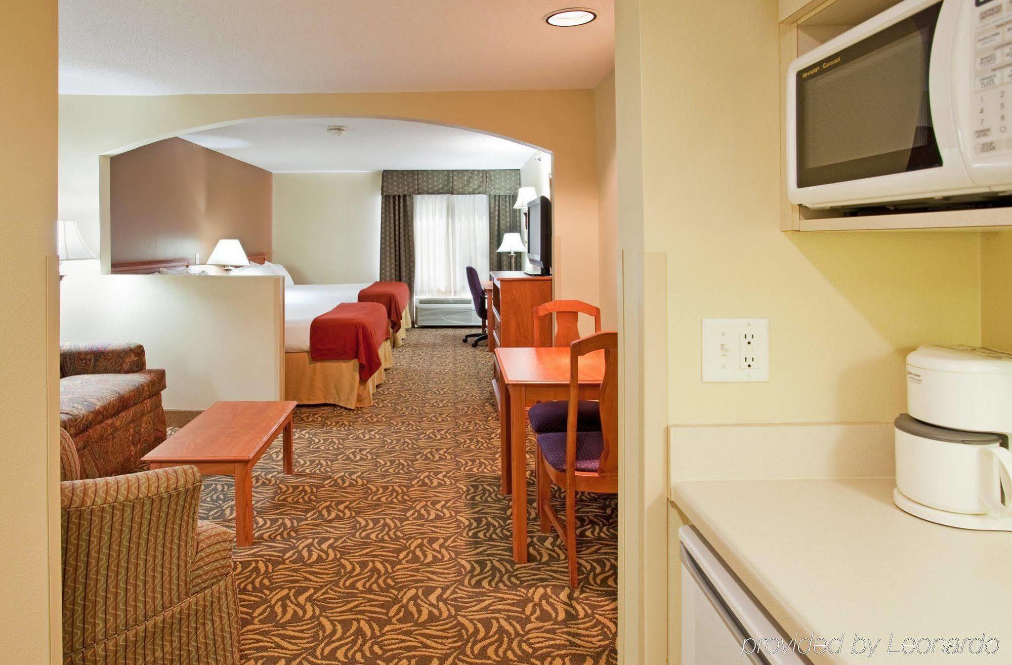 Holiday Inn Express Hotel & Suites Columbus By Ihg Extérieur photo