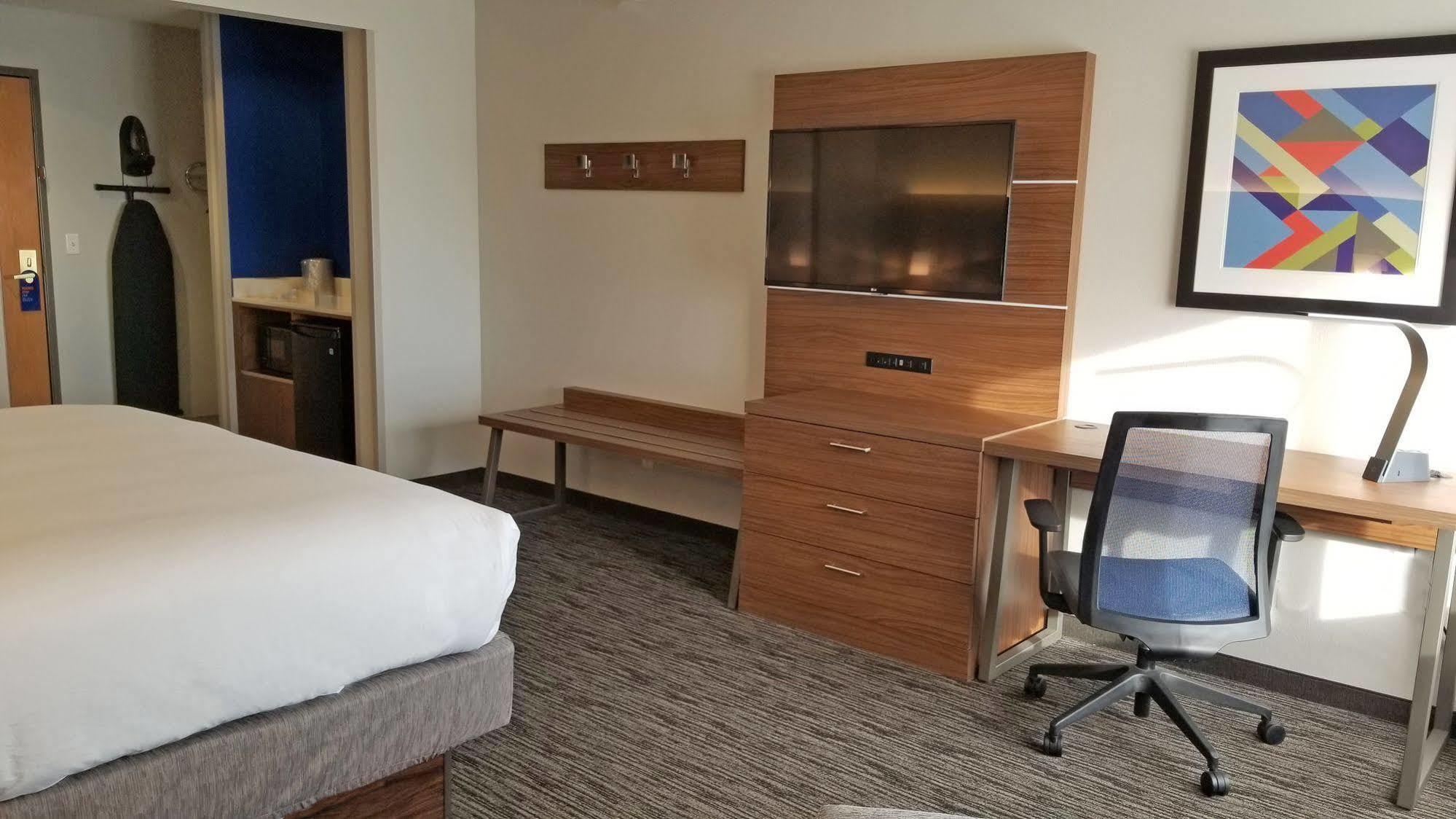 Holiday Inn Express Hotel & Suites Columbus By Ihg Extérieur photo