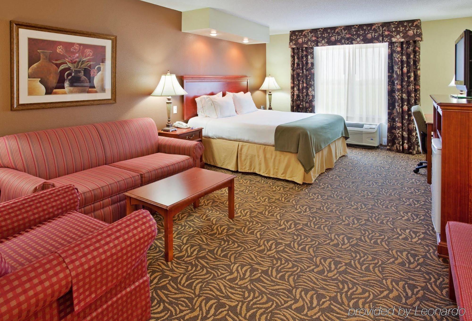 Holiday Inn Express Hotel & Suites Columbus By Ihg Chambre photo