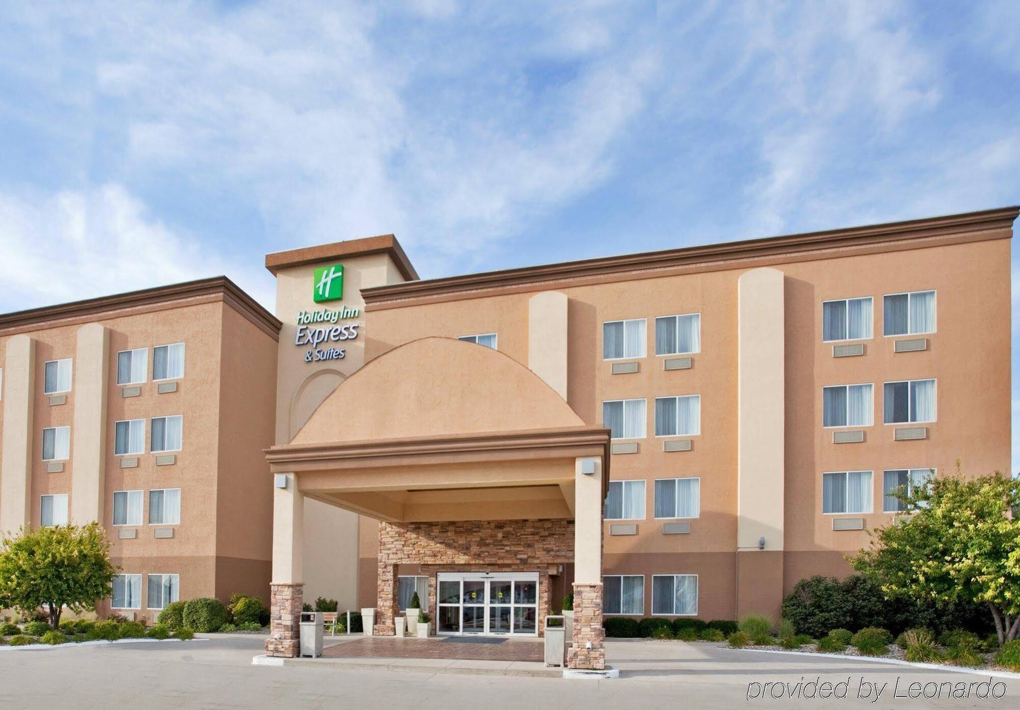 Holiday Inn Express Hotel & Suites Columbus By Ihg Extérieur photo