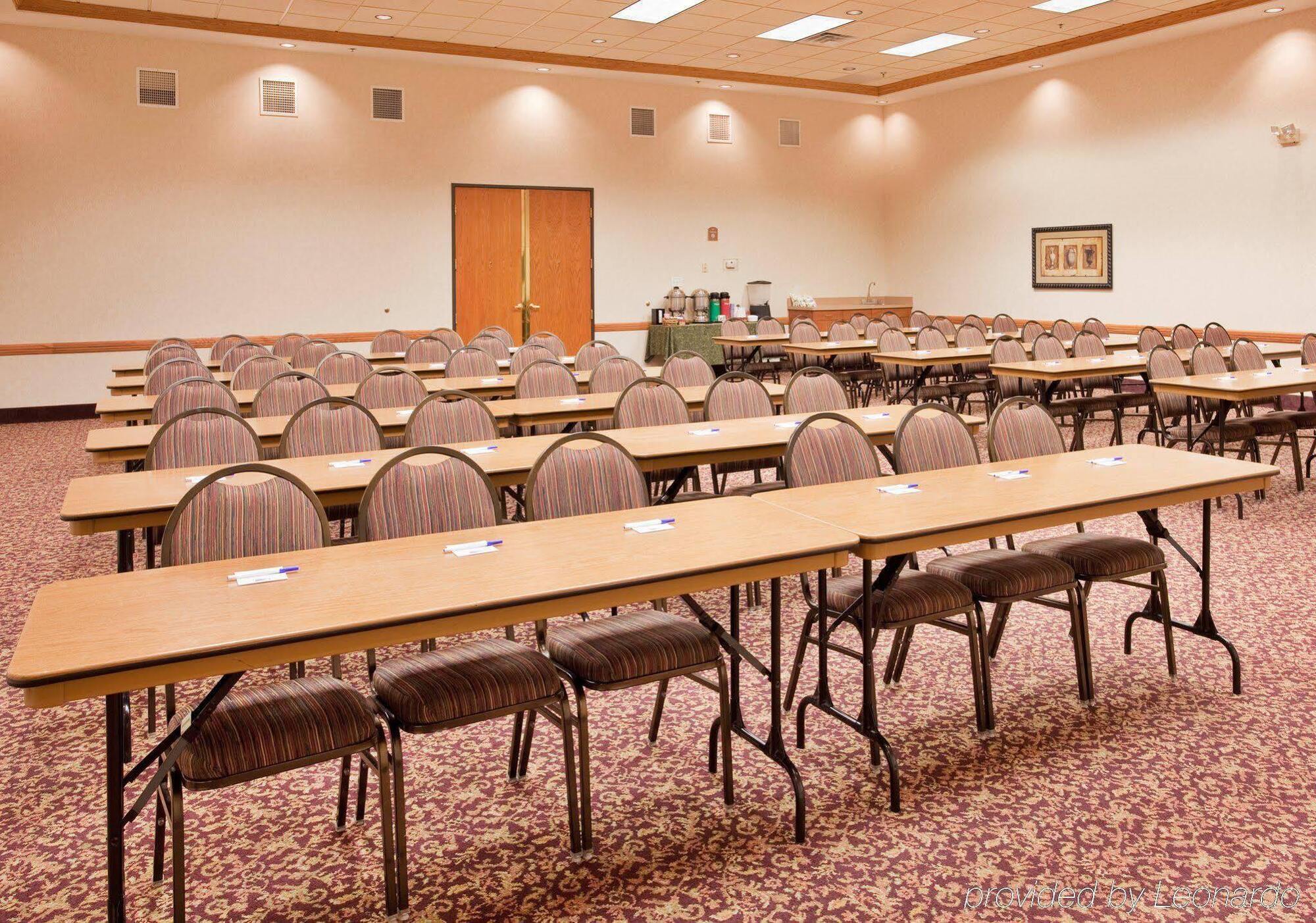 Holiday Inn Express Hotel & Suites Columbus By Ihg Extérieur photo