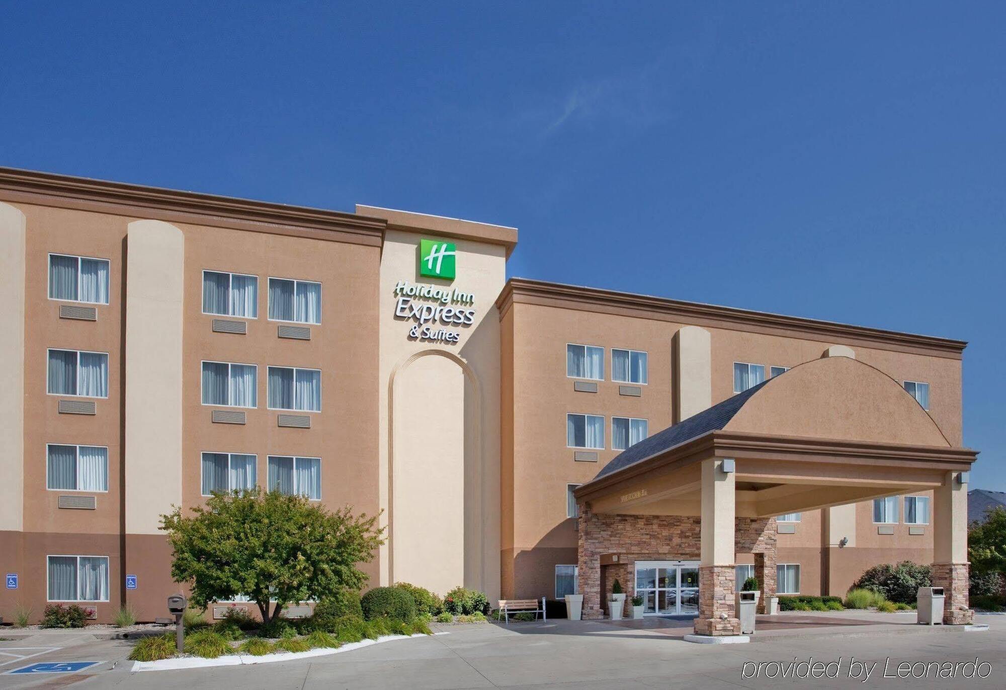 Holiday Inn Express Hotel & Suites Columbus By Ihg Extérieur photo